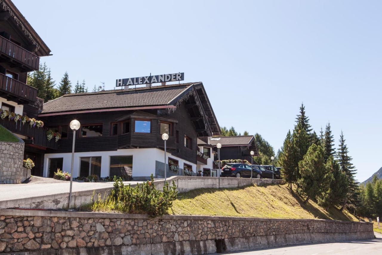 Alexander Charme Hotel Livigno Exterior photo